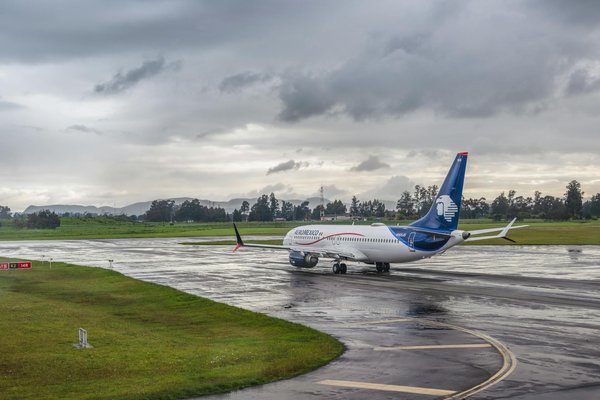 Quels sont les équipements indispensables pour un camping en région de haute montagne en été?